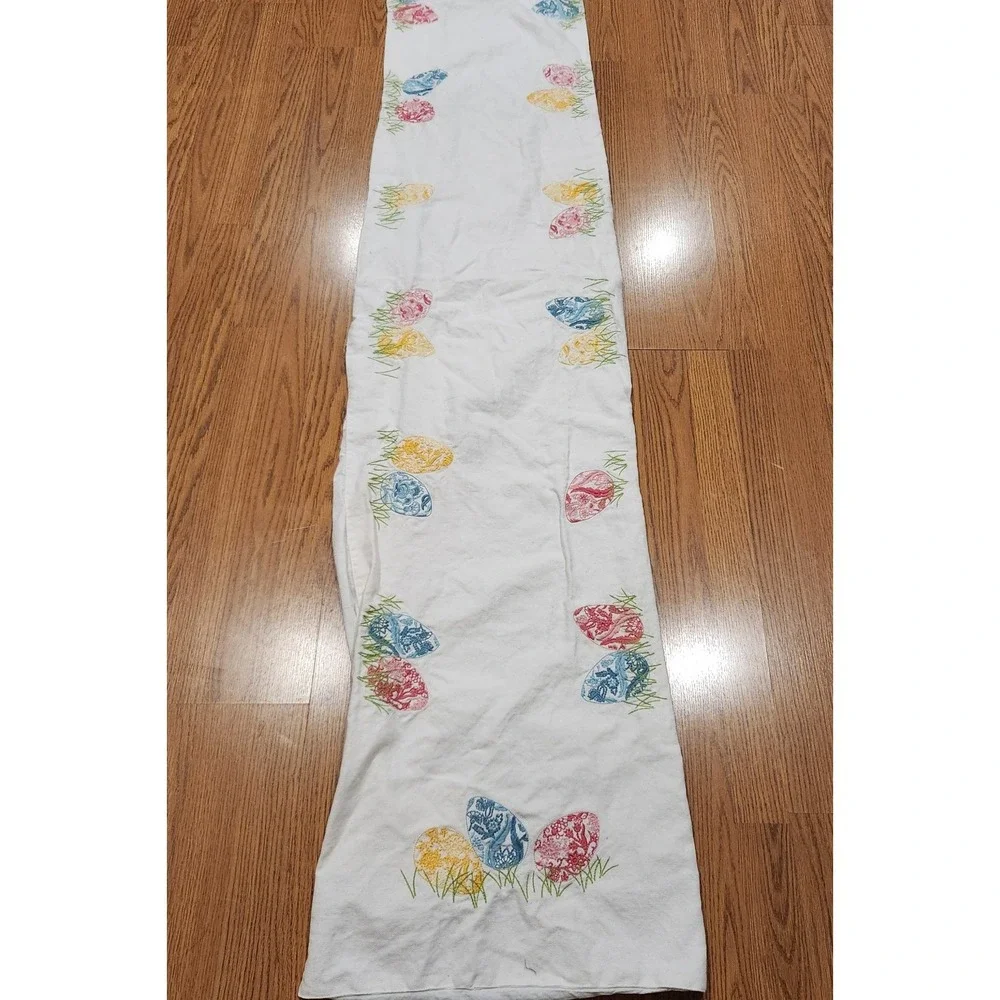Pottery‎ Barn Easter Day Table Runner Multicolor Embroidered